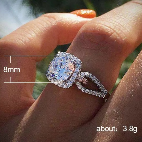 🎉HOST PICK! 925 Silver Elegant White Sapphire Ring! - Picture 3 of 3